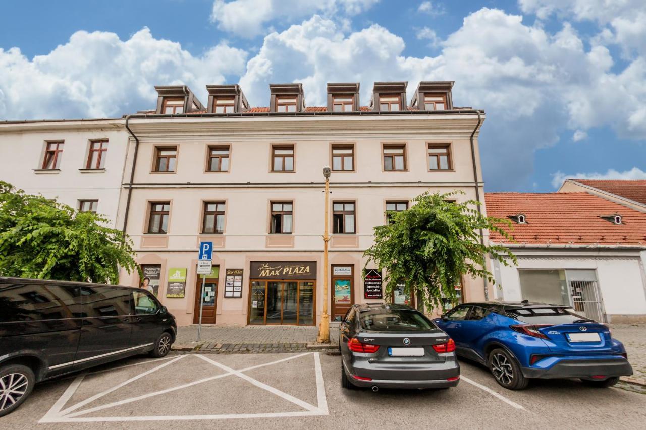 Hotel Maxplaza Nagyszombat Kültér fotó