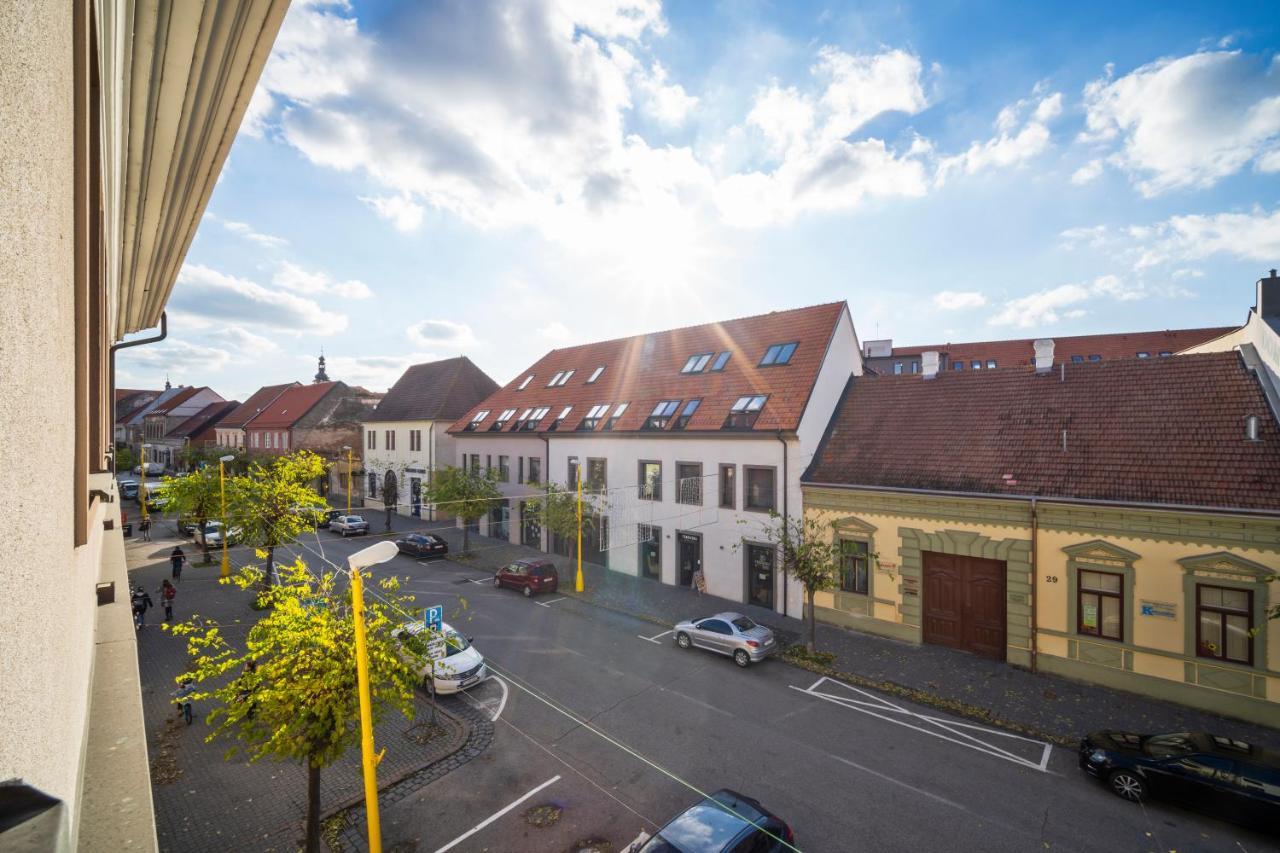 Hotel Maxplaza Nagyszombat Kültér fotó