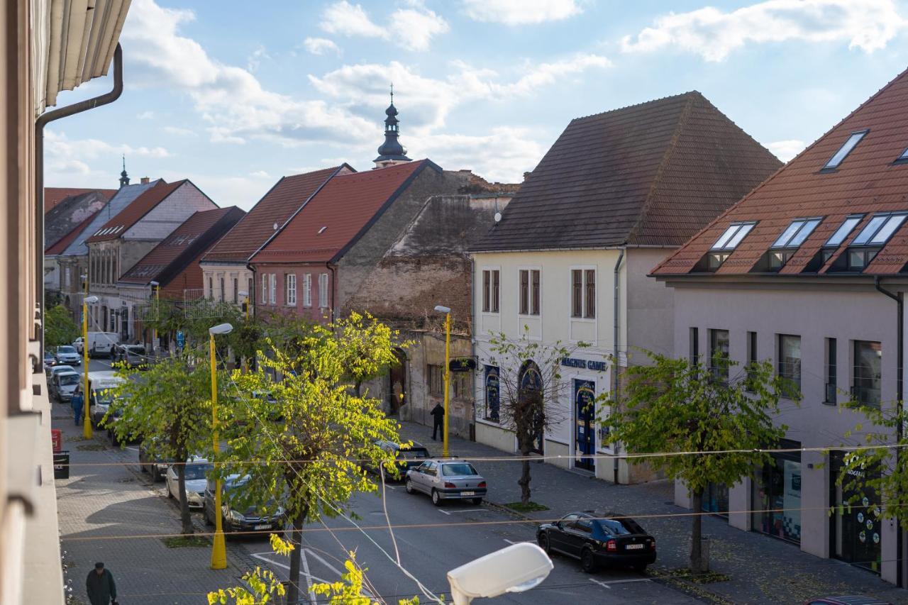 Hotel Maxplaza Nagyszombat Kültér fotó