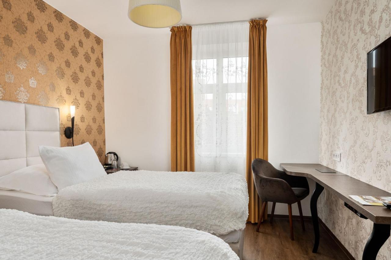 Hotel Maxplaza Nagyszombat Kültér fotó