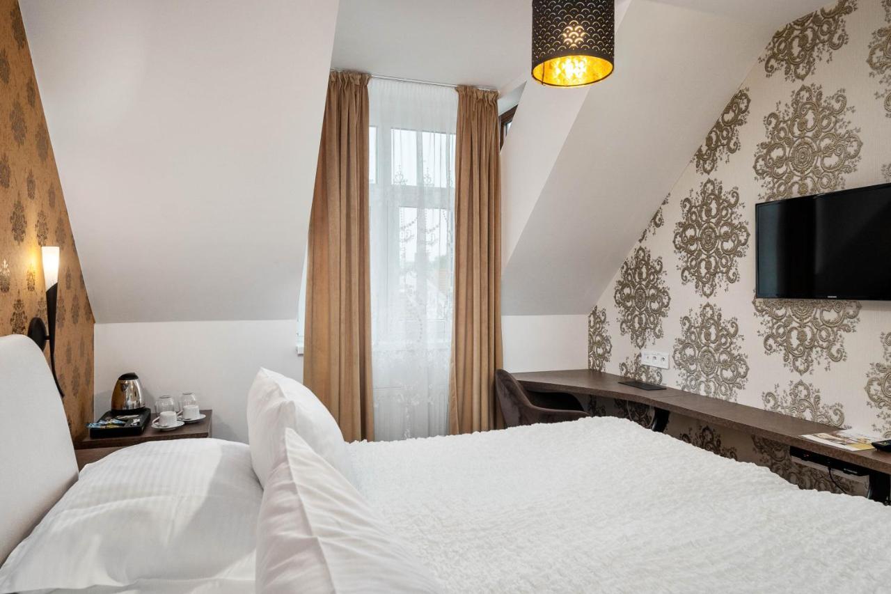 Hotel Maxplaza Nagyszombat Kültér fotó