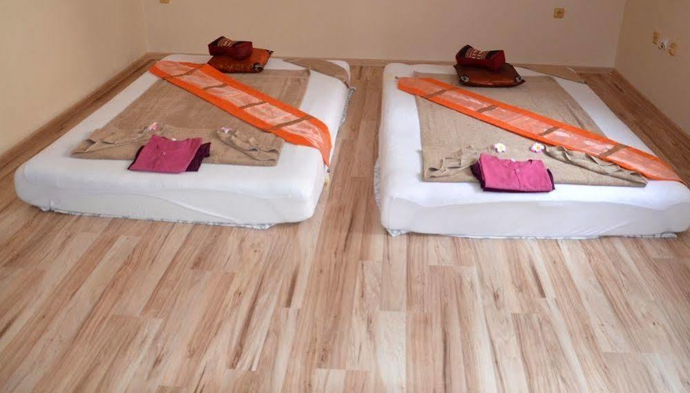 Hotel Maxplaza Nagyszombat Kültér fotó