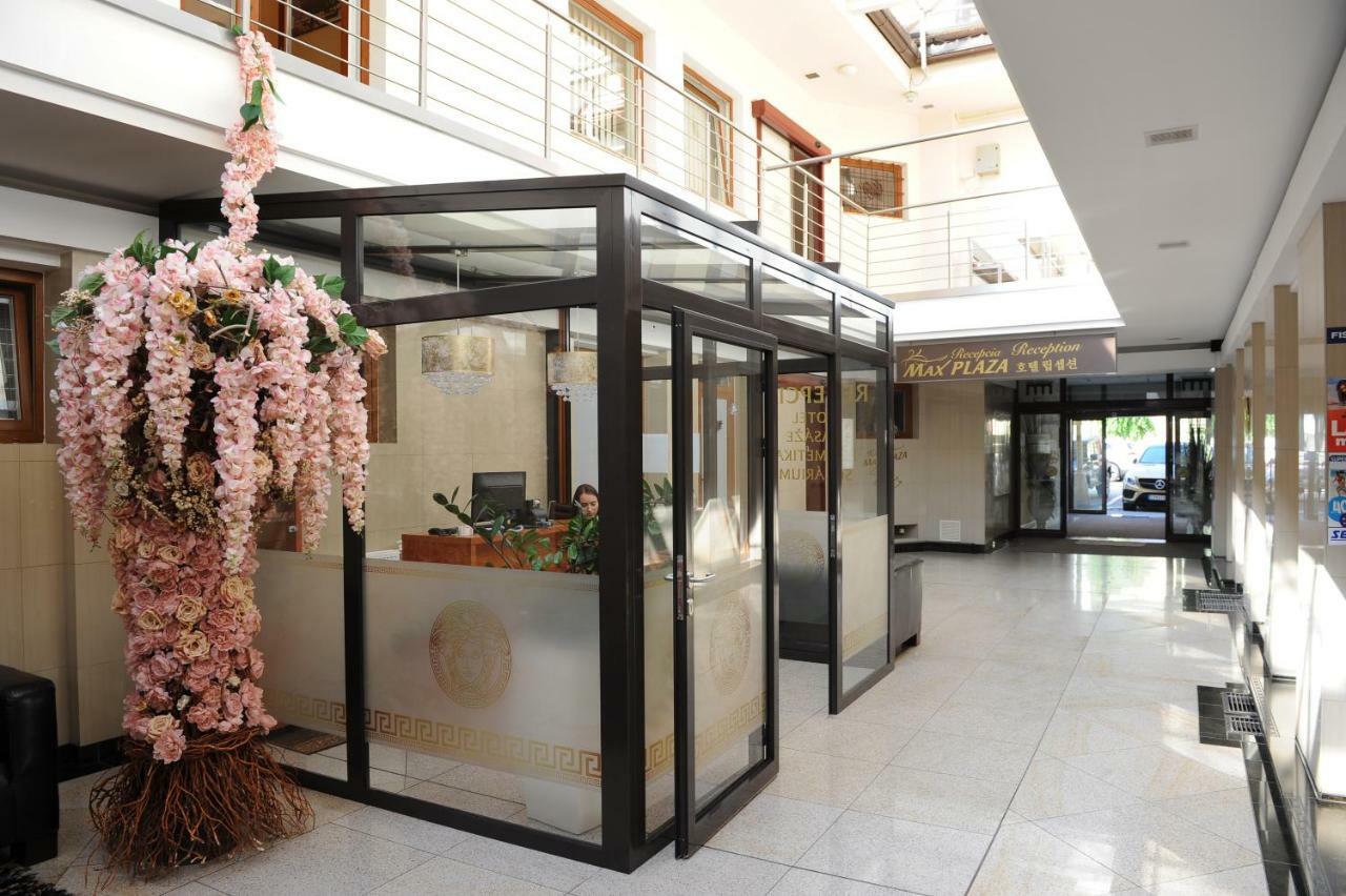 Hotel Maxplaza Nagyszombat Kültér fotó