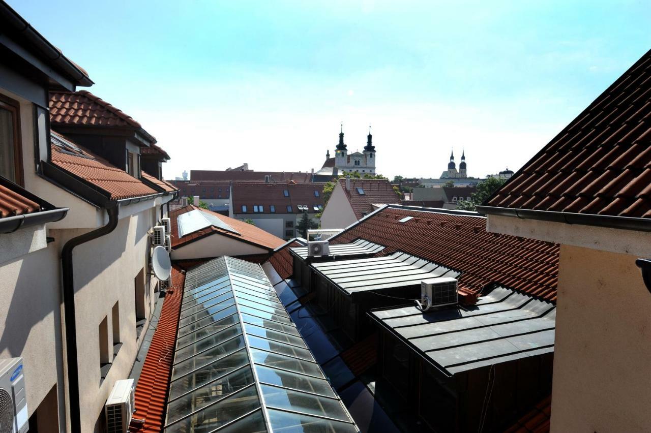 Hotel Maxplaza Nagyszombat Kültér fotó