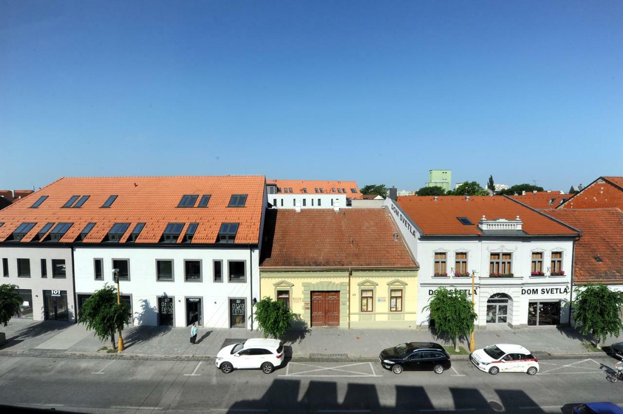 Hotel Maxplaza Nagyszombat Kültér fotó